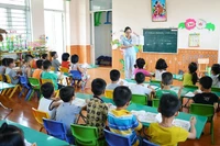 Cần thiết phải đào tạo giáo viên mầm non có cả năng lực tiếng Anh 