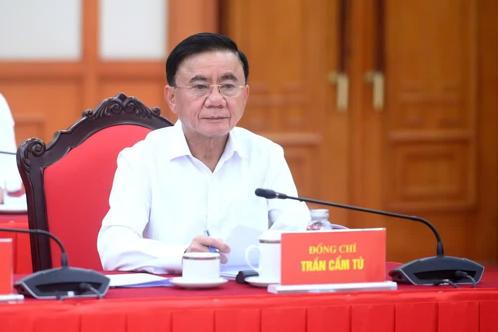 Đồng chí Trần Cẩm Tú, Ủy viên Bộ Chính trị, Thường trực Ban Bí thư dự cuộc làm việc.