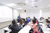 Đào tạo tiến sĩ toàn thời gian là rất cần thiết vì NCS vừa học vừa làm khó toàn tâm cho nghiên cứu