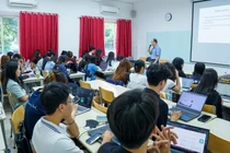 Tiếng Anh là ngôn ngữ thứ hai tại UEB - cầu nối để hội nhập học thuật và nghề nghiệp