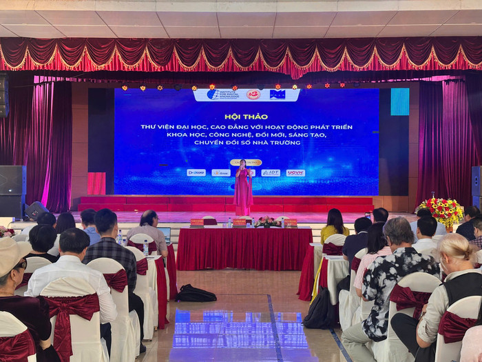 Tiết mục văn nghệ tại hội thảo. d7801b56c93d7f63262c.jpg