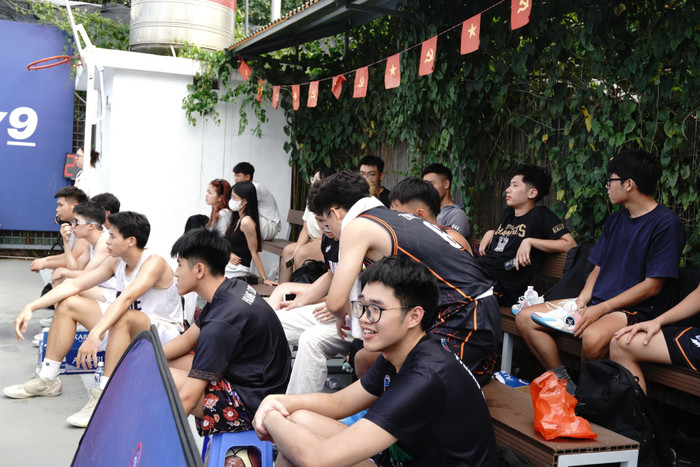 Đông đảo khán giả đến cổ vũ cho đội bóng U23 nam đến từ Đại học Phenikaa. 3b2cf4dc-7ddb-4565-952f-7c5abf0c4a72.jpg