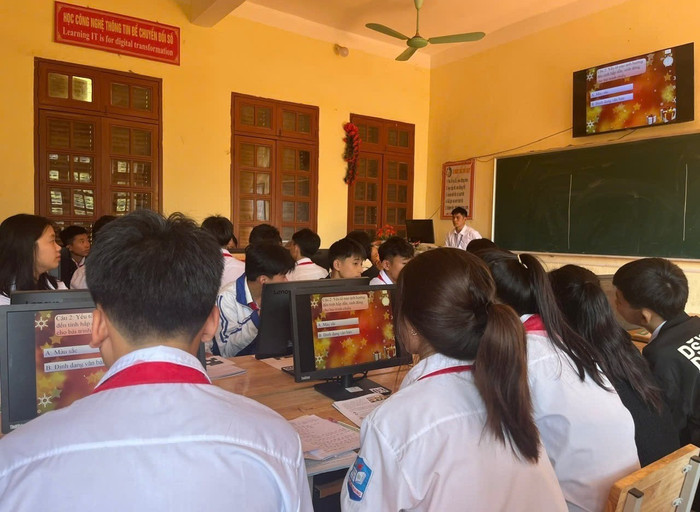 Trường Trung học cơ sở Chiềng Phung, huyện Sông Mã được trao tặng 40 máy vi tính nhờ nguồn xã hội hóa. Ảnh: Sở Giáo dục và Đào tạo tỉnh Sơn La cung cấp. unnamed-2025-05-13t133337849-5259.jpg