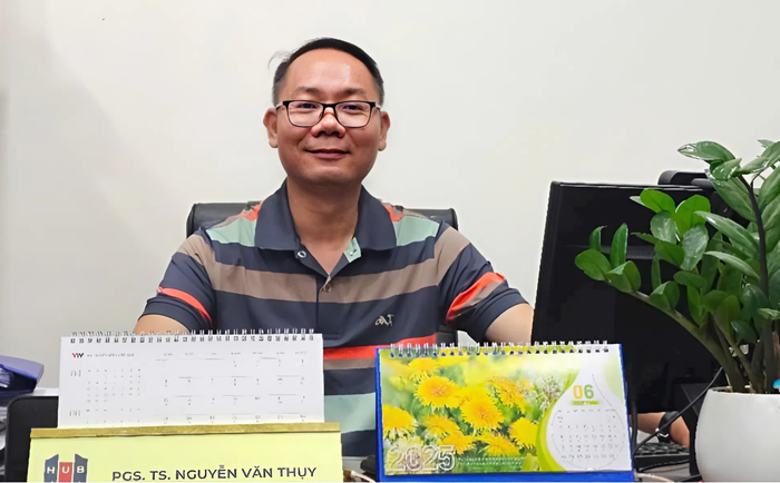 Phó Giáo sư, Tiến sĩ Nguyễn Văn Thụy - Trưởng phòng Tuyển sinh và Truyền thông, Trường Đại học Ngân hàng Thành phố Hồ Chí Minh. Ảnh: website nhà trường. snapedit-1750691601546.jpg