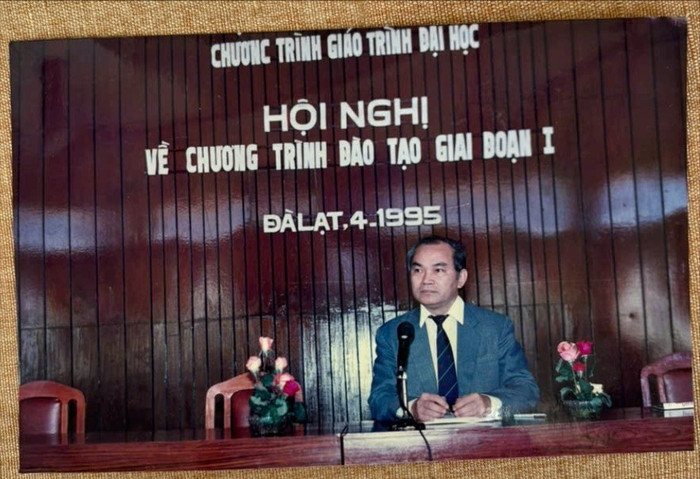 Giáo sư Lâm Quang Thiệp chủ trì Hội nghị về Chương trình đào tạo giai đoạn I. 2927896437934484829-8884.jpg