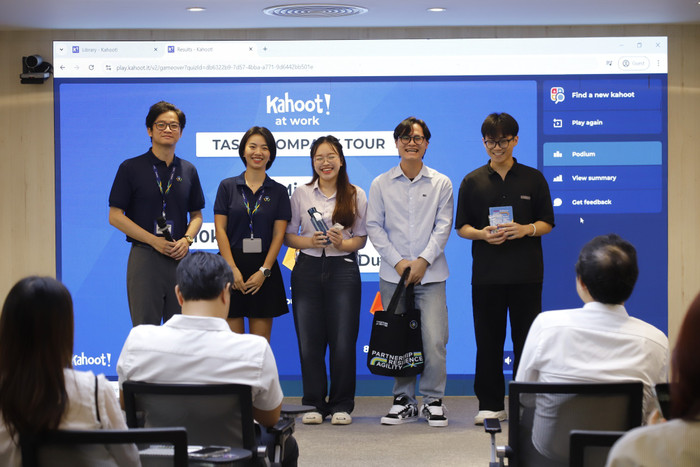 Sinh viên ngành Bảo hiểm tại Trường Kinh doanh, Đại học Kinh tế Quốc dân đi thực tế tại doanh nghiệp. Ảnh: website nhà trường 491093533-1229020785892375-7198435201249146805-n.jpg