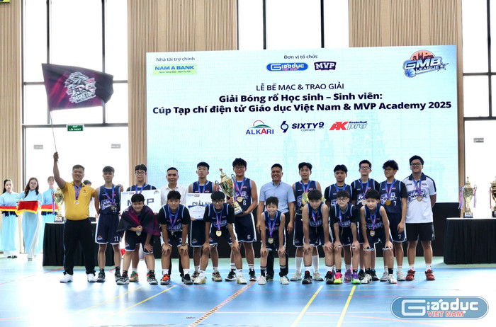 Giải Nhất nội dung U15 nam thuộc về đội bóng rổ đến từ Trường Trung học cơ sở Trương Công Giai. gdvn-ck-22.jpg