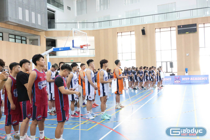 Các đội bóng rổ tề tựu đông đủ để chứng kiến buổi lễ trao giải về bế mạc GMB League 2025. gdvn-ck-39.jpg