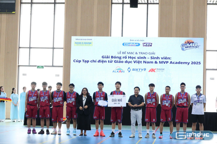 Giải Nhì nội dung U18 nam thuộc về đội Trường Trung học phổ thông Nguyễn Trãi. gdvn-ck-16.jpg