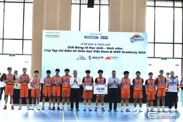 Giải Nhì nội dung U15 nam thuộc về đội Vinschool The Harmony. gdvn-ck-23.jpg