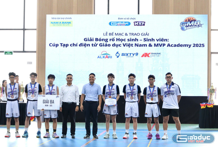 Giải Ba nội dung U15 nam thuộc về đội bóng rổ đến từ Trường Trung học cơ sở Chu Văn An. gdvn-ck-26.jpg