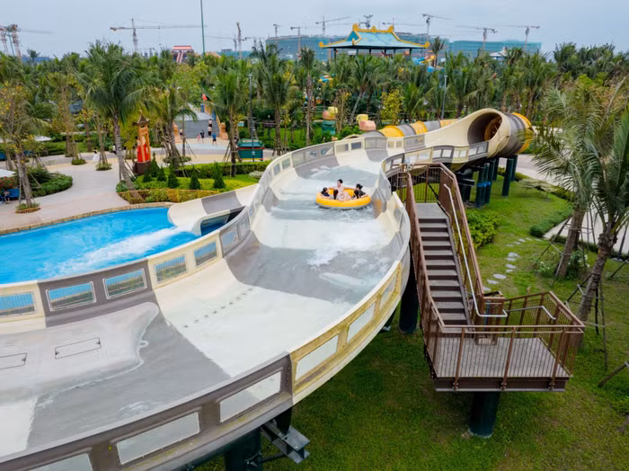 Thả mình vào những đường trượt nước hiện đại, tận hưởng cảm giác “giải nhiệt cực đã” giữa mùa hè tại Sun World Ha Nam.