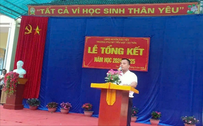 Thầy Hoàng Văn Học – Hiệu trưởng Trường Phổ thông dân tộc bán trú Tiểu học Tân Tiến (huyện Bảo Yên, tỉnh Lào Cai). Ảnh: NVCC. c9d457105abbefe5b6aa.jpg