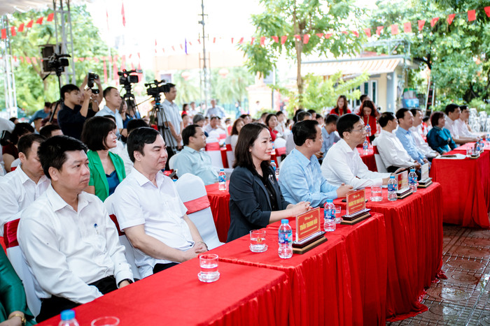 Các đại biểu tham dự buổi lễ. media-43.jpg