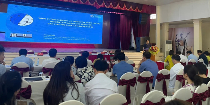 Ông Hoàng Dũng - Phó Viện trưởng Viện IDK, Tổng giám đốc Công ty Cổ phần Tư vấn và Tích hợp Công nghệ D&L phát biểu tại hội thảo. snapedit-1751798387789.jpg