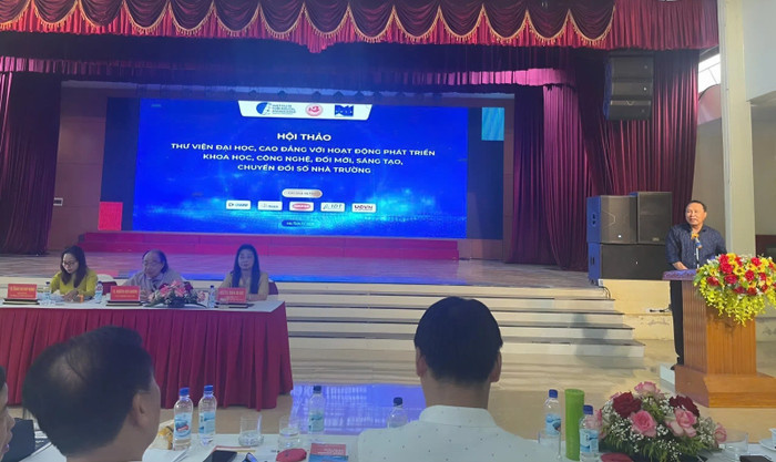 Ông Nguyễn Hữu Giới - Chủ tịch Hội Thư viện Việt Nam phát biểu tại hội thảo. snapedit-1751798679398.jpg