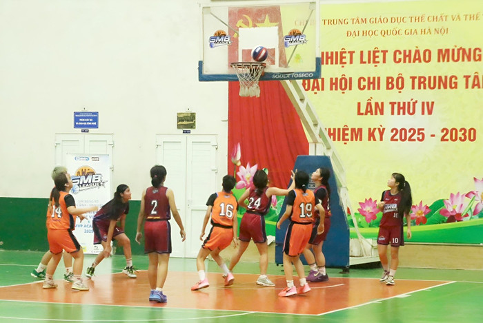 Kết thúc hiệp 2, tỷ số ở thế cân bằng 10-10. snapedit-1754764715545.jpg