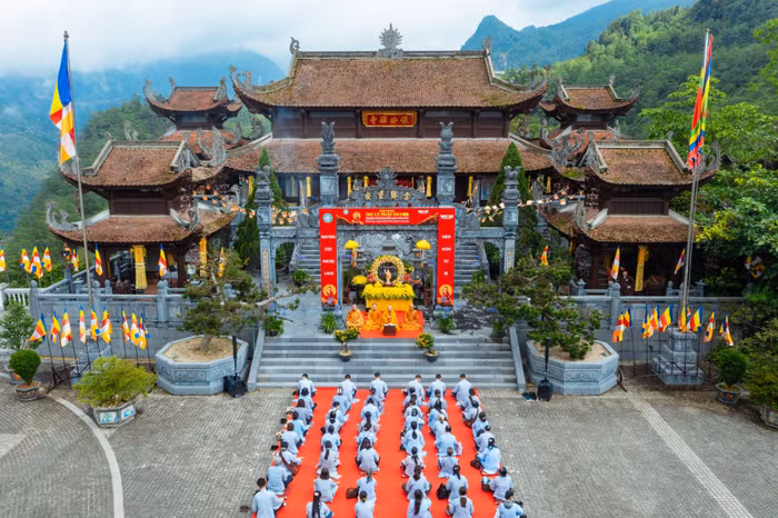 Ngày 22/5, Đại lễ Phật đản Phật lịch 2570 đã diễn ra trang nghiêm tại Sun World Fansipan Legend.