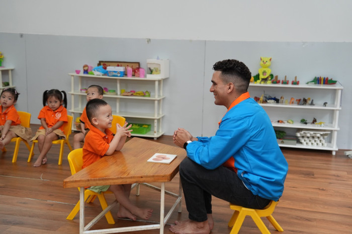 Các bạn nhỏ hơn cũng được rèn luyện bản lĩnh từ những trò chơi nhỏ, dần tăng cường sự chủ động trong học tập và tương tác. picture6.jpg