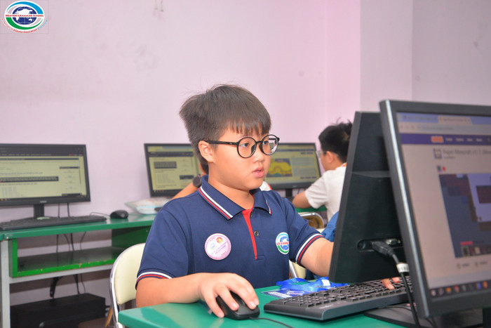 Nhà trường luôn khuyến khích học sinh phát huy năng lực cá nhân, đặc biệt là ứng dụng khoa học, công nghệ vào giảng dạy. 500283256-1031157259206974-434920256329114949-n.jpg