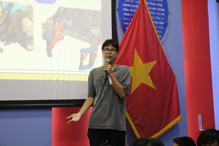Hình ảnh giảng dạy tại trại hè. unnamed-1.jpg