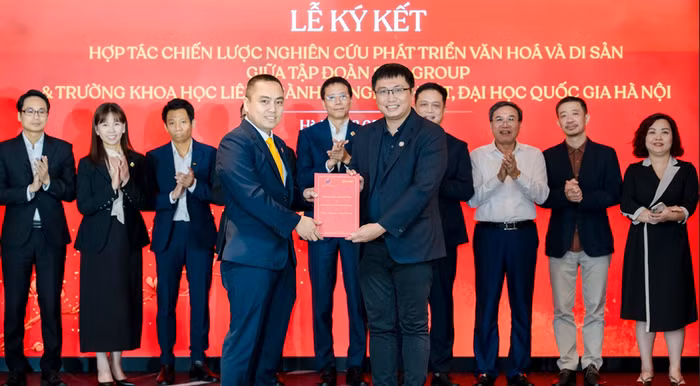 Lễ trao nhận hợp đồng nghiên cứu cho 03 dự án tại lễ ký kết.