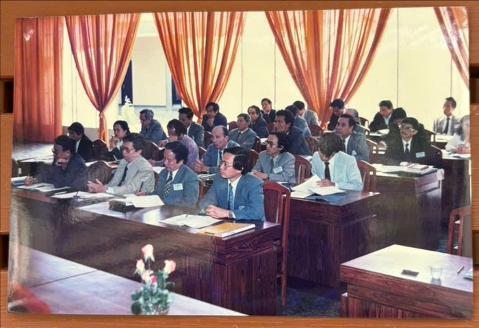 Khung cảnh hội trường. 14b593b904af89f1d0be-1736.jpg