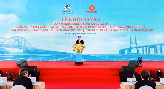 Ông Nguyễn Việt Quang – Phó Chủ tịch Hội đồng Quản trị kiêm Tổng giám đốc Tập đoàn Vingroup phát biểu báo cáo về dự án.