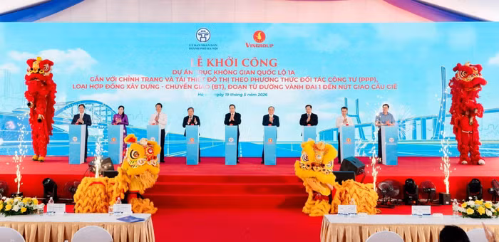 Dự án trục không gian quốc lộ 1A gắn với chỉnh trang và tái thiết đô thị theo phương thức đối tác công tư (PPP), loại hợp đồng xây dựng - chuyển giao (BT), đoạn từ đường Vành đai 1 đến nút giao Cầu Giẽ chính thức được khởi công.