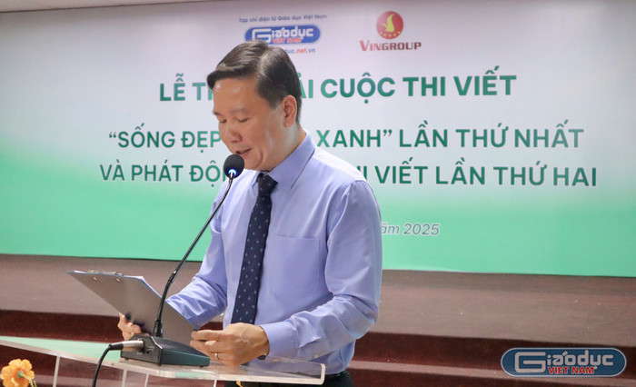 Nhà báo Nguyễn Tiến Bình – Phó Chủ tịch Hiệp hội Các trường đại học, cao đẳng Việt Nam, Tổng Biên tập Tạp chí điện tử Giáo dục Việt Nam – Trưởng Ban Tổ chức cuộc thi. gdvn-song-dep-6.jpg