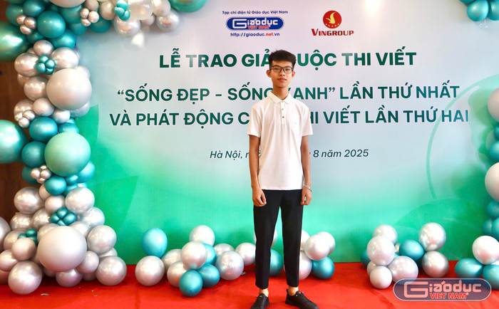 Tác giả Đinh Hoàng Phúc đạt giải Nhất Cuộc thi viết “Sống đẹp - Sống Xanh” lần thứ nhất. gdvn-phuc.jpg