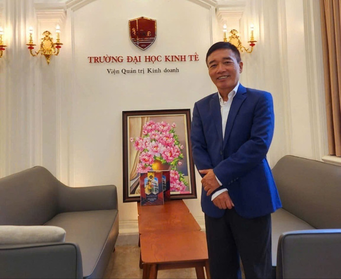 Phó Giáo sư, Tiến sĩ Đỗ Minh Cương để lại nhiều dấu ấn trong nghiên cứu và giảng dạy kinh tế tại Viện quản trị kinh doanh, Trường Đại học Kinh tế, Đại học Quốc gia Hà Nội. (Ảnh: UEB cung cấp) f5506863685fdc01854e-7747.jpg