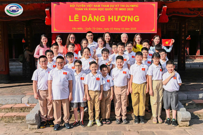 Đội tuyển Việt Nam tham dự Kỳ thi Olympic Toán và Khoa học Quốc tế IMSO 2025 dâng hương tại Văn Miếu - Quốc Tử Giám. Đội tuyển Việt Nam tham dự Kỳ thi Olympic Toán và Khoa học Quốc tế IMSO 2025 dâng hương tại Văn Miếu - Quốc Tử Giám.