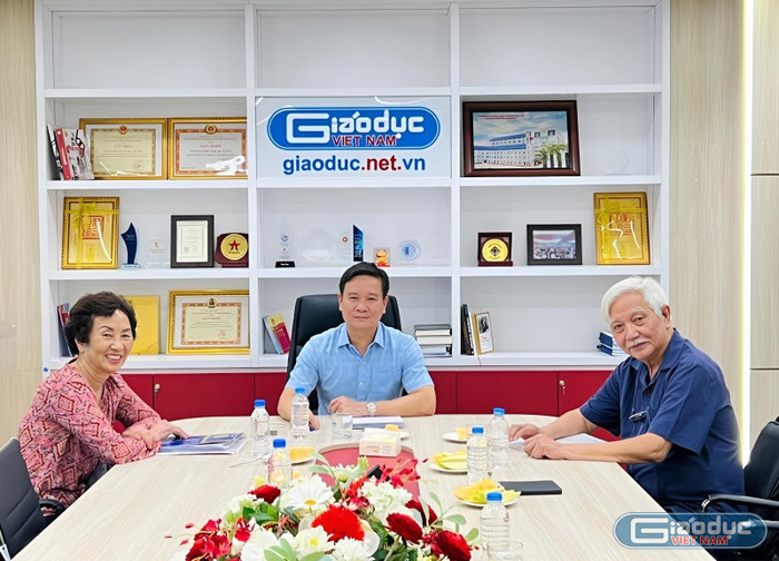Ban giám khảo vòng chung khảo Cuộc thi viết Sống đẹp - Sống xanh năm 2024. gdvn-1-6706.jpg