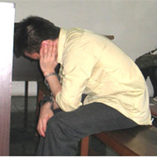 Giết bé gái 3 tuổi chỉ vì bị giật bịch bánh.