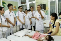 Bác sĩ nội trú phải đóng học phí: Chính sách “không giống ai” cần thay đổi