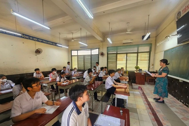 Sở GD&ĐT TPHCM công bố điểm chuẩn vào lớp 10 chuyên, lớp 10 tích hợp năm 2025