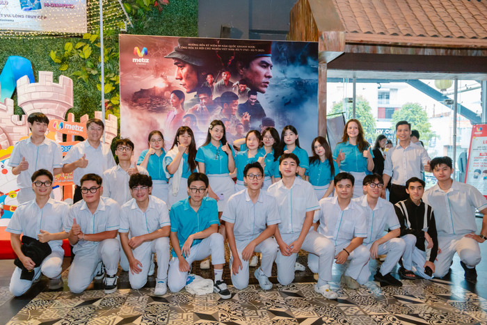 Mỗi trải nghiệm là một dấu ấn, khiến tình yêu đất nước không còn là lời dặn dò xa xôi mà trở thành cảm xúc thật, khắc sâu trong hành trình trưởng thành. dsc09539.jpg