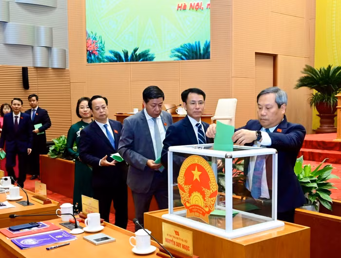 Đồng chí Vũ Đại Thắng tái đắc cử Chủ tịch UBND thành phố Hà Nội nhiệm kỳ 2026-2031. Ảnh: Hà Nội Mới