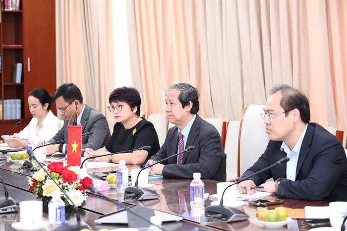 Các đơn vị thuộc Bộ Giáo dục và Đào tạo tại buổi làm việc. Ảnh: MOET. bt-3.jpg