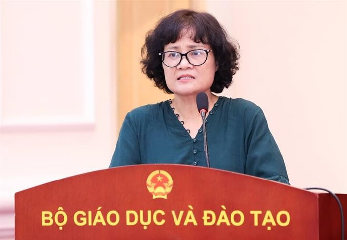 Phó Cục trưởng Cục GDNN và GDTX Nguyễn Thị Việt Hương báo cáo tại phiên họp. img3648.jpg