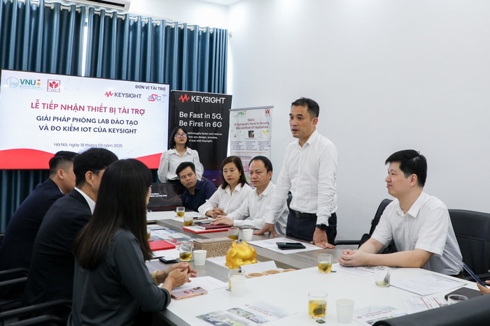 Phó Giáo sư, Tiến sĩ Phạm Bảo Sơn - Phó Giám đốc Đại học Quốc gia Hà Nội, bày tỏ lời cảm ơn sâu sắc tới Keysight vì sự đồng hành quý báu. vnu-nhan-thiet-bi-keysight-tai-tro-vnu-iti-12.jpg