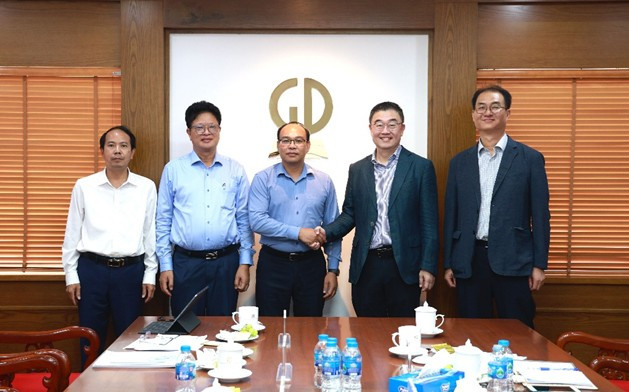 Các đại biểu chụp ảnh lưu niệm. 72.jpg