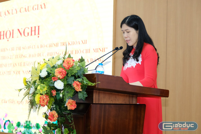 Bà Trần Thị Phương Hoa - Thành ủy viên, Bí thư Quận ủy phát biểu tại Hội nghị. gdvn-c-h.jpg