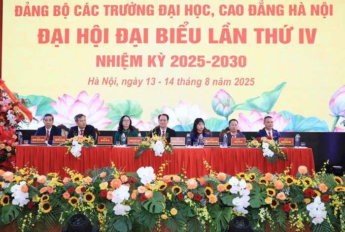 Đoàn Chủ tịch Đại hội. Ảnh: Hanoimoi.vn Đoàn Chủ tịch Đại hội. Ảnh: Hanoimoi.vn