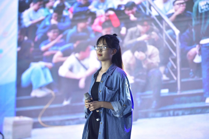 Hà Anh tham gia biểu diễn trong chương trình chào tân sinh viên của USTH. Ảnh: NVCC. z6737209913423-de497e66a8952f060e54a945981e82a0.jpg