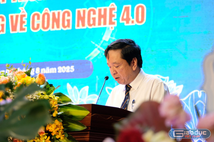 Phó Giáo sư, Tiến sĩ Nguyễn Văn Hùng – Hiệu trưởng Trường Đại học Giao thông vận tải phát biểu chào mừng Hội nghị. gdvn-th-hung.jpg