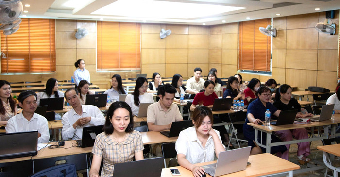 Trường Đại học Công nghệ và Quản lý Hữu Nghị đã tổ chức tập huấn về ứng dụng AI trong giáo dục cho cán bộ, giảng viên nhà trường. z6694056830519-bd180c85656dcd3eb77d746b4a53ace0-6775.jpg