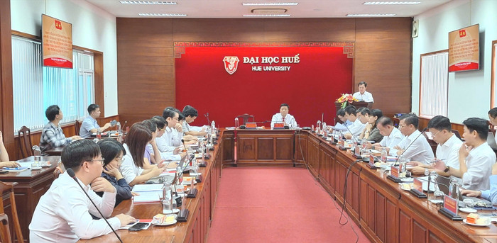 dong-chi-huynh-thanh-dat-uy-vien-trung-uong-dang-pho-truong-ban-tuyen-giao-va-dan-van-trung-uong-lam-viec-voi-dai-hoc-hue-ve-dinh-huong-phat-trien-khoa-hoc-va-cong-nghe-3928.jpg