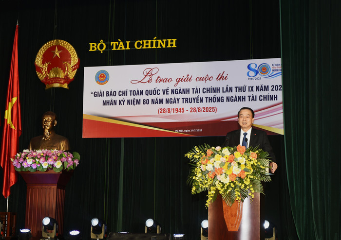 Thứ trưởng Bộ Tài chính Nguyễn Đức Chi phát biểu tại Lễ trao giải cuộc thi "Giải báo chí toàn quốc về ngành Tài chính lần thứ IX năm 2025". a-chi-2.jpg